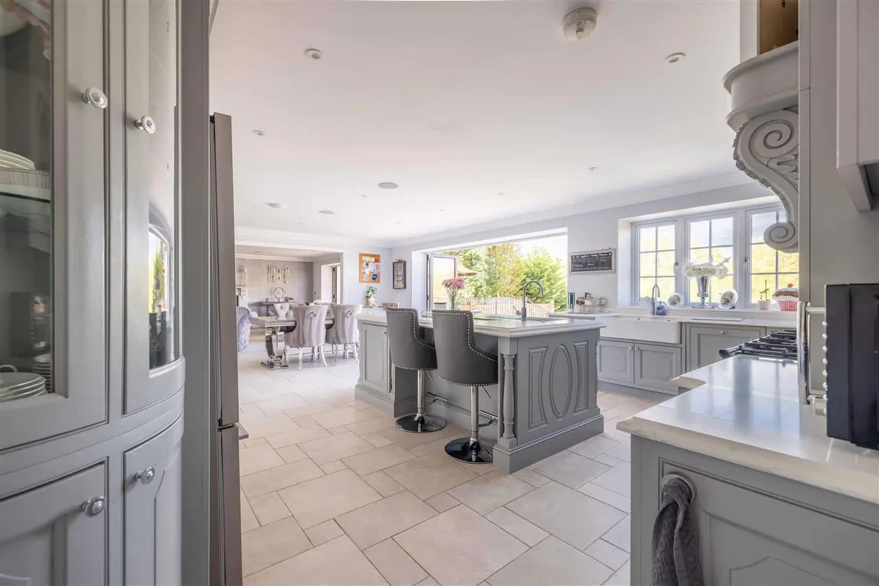 The Avenue, Wraysbury, Staines-Upon-Thames, TW19 5EY, photo 4