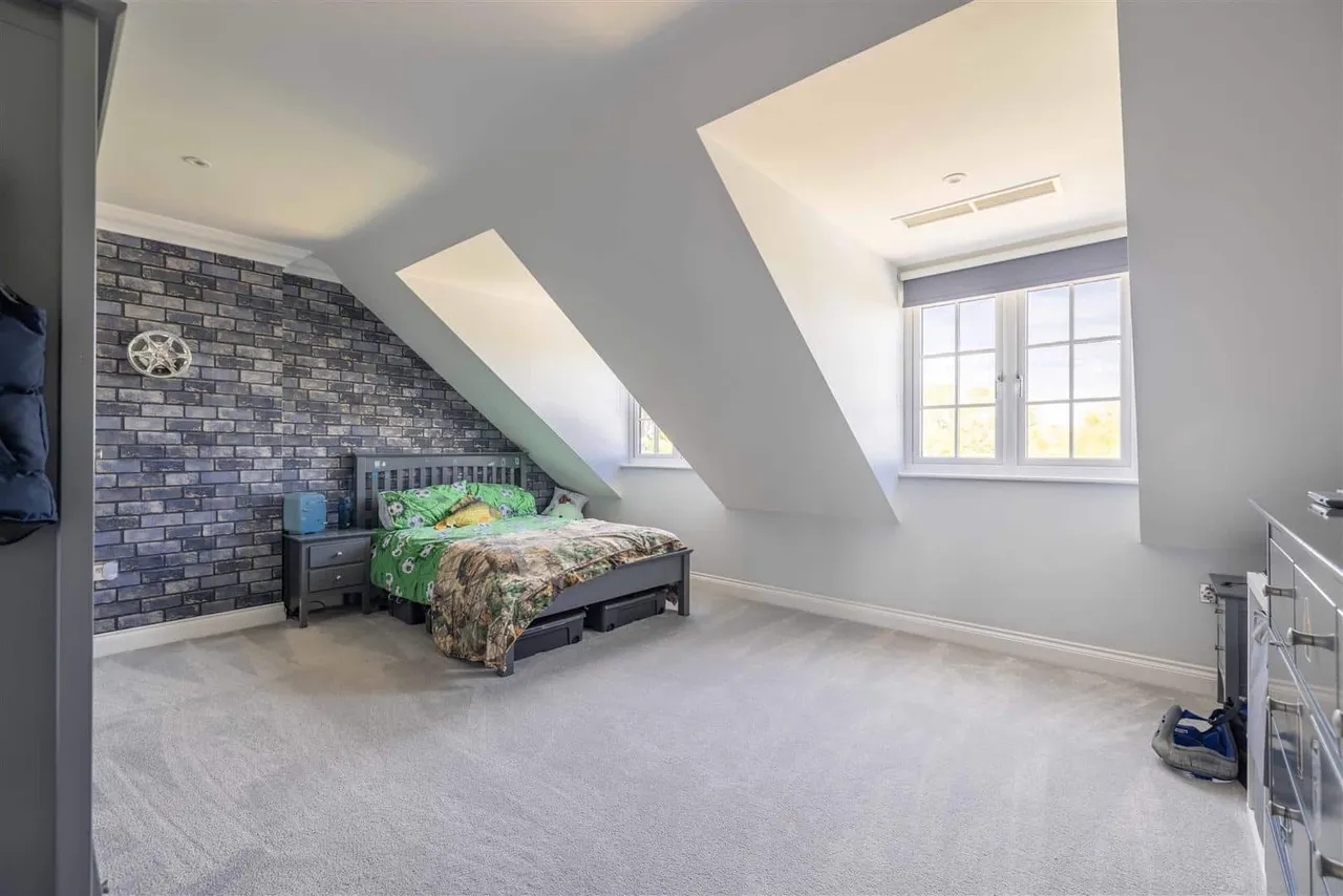 The Avenue, Wraysbury, Staines-Upon-Thames, TW19 5EY, photo 16