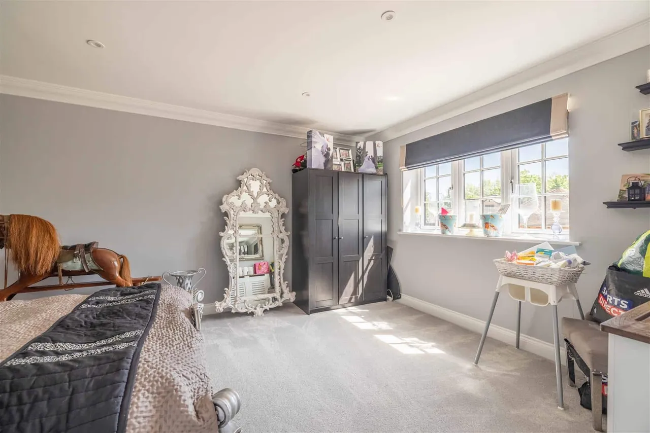 The Avenue, Wraysbury, Staines-Upon-Thames, TW19 5EY, photo 27