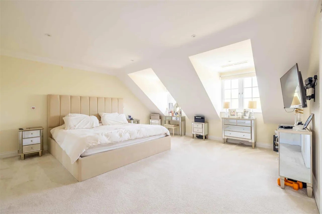 The Avenue, Wraysbury, Staines-Upon-Thames, TW19 5EY, photo 12