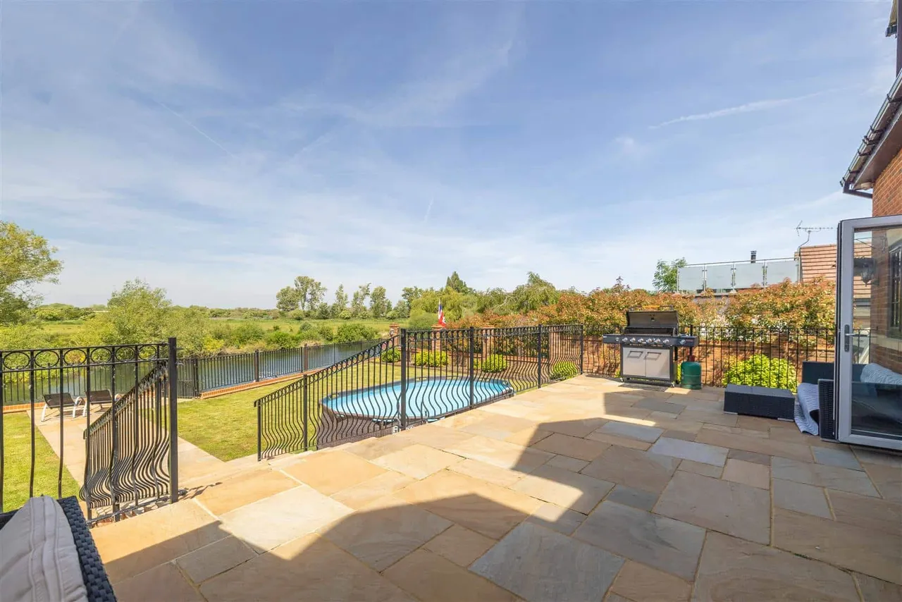 The Avenue, Wraysbury, Staines-Upon-Thames, TW19 5EY, photo 30