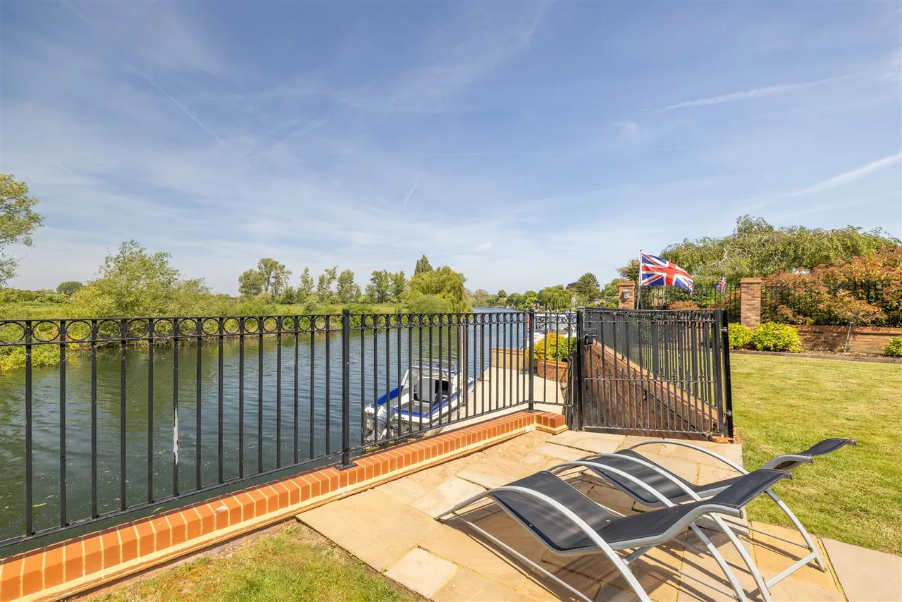 The Avenue, Wraysbury, Staines-Upon-Thames, TW19 5EY, photo 23