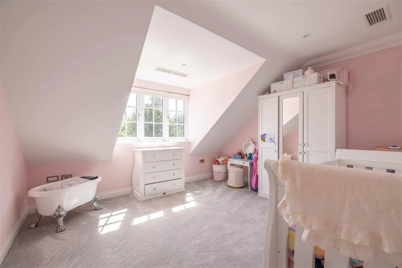 The Avenue, Wraysbury, Staines-Upon-Thames, TW19 5EY, photo 18