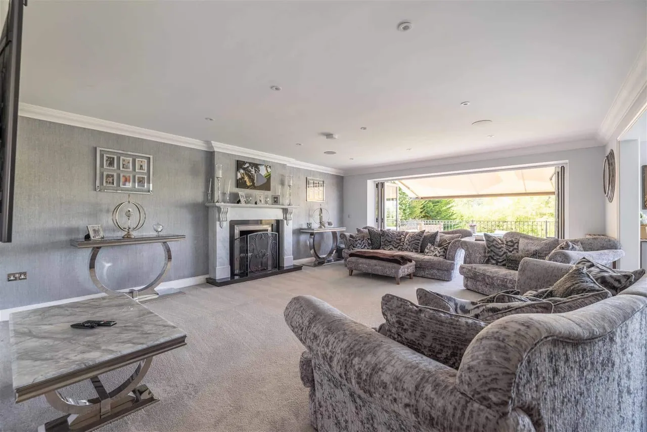 The Avenue, Wraysbury, Staines-Upon-Thames, TW19 5EY, photo 8