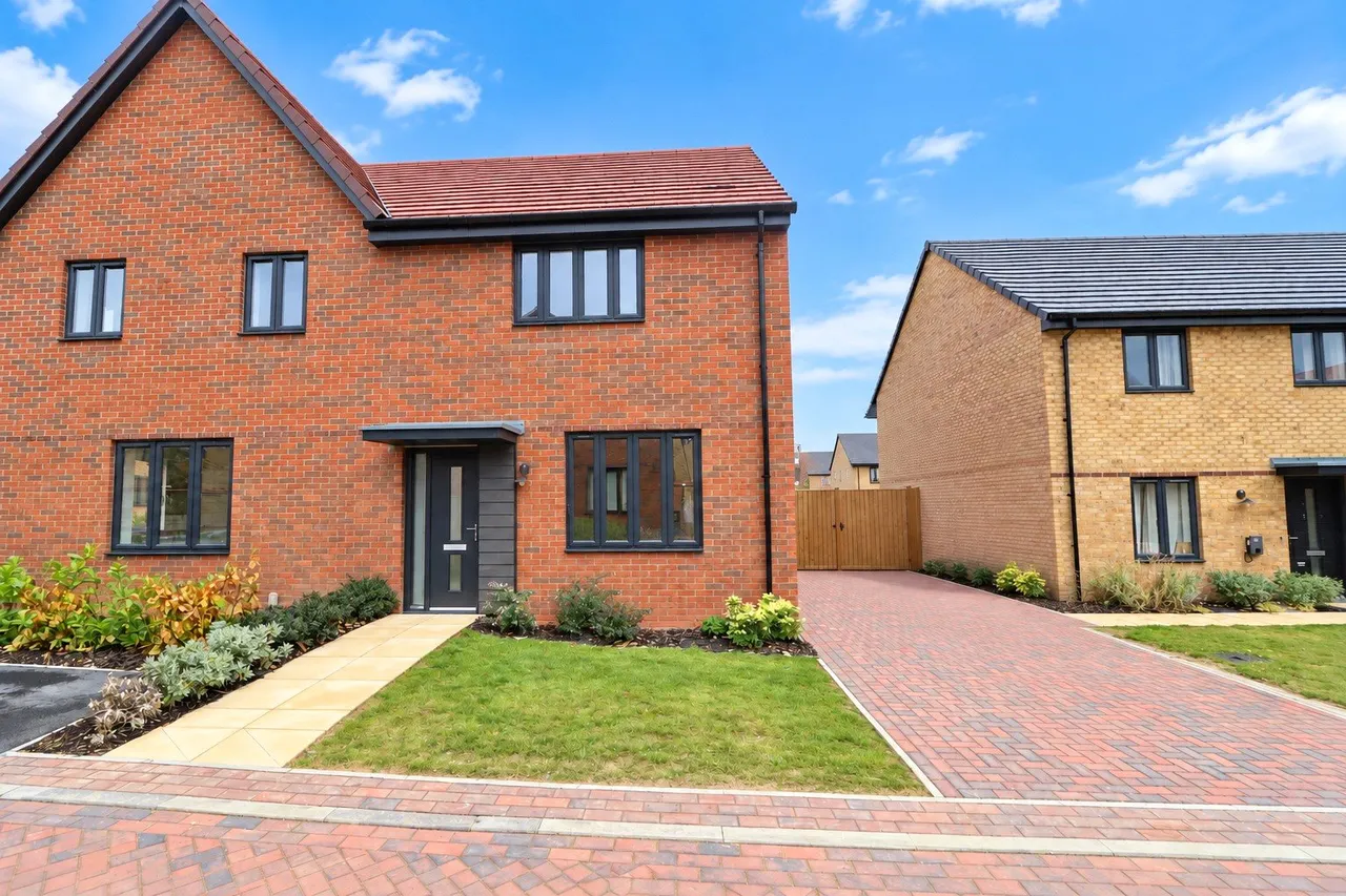 2 bed house for sale, Newport Vale, Newport Pagnell