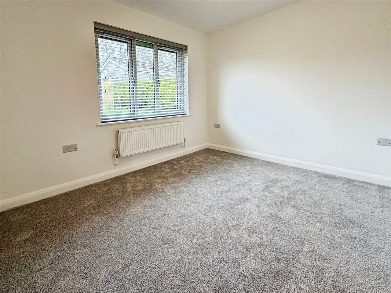 Cwmdulais Cwrt, Seven Sisters, SA10, photo 11
