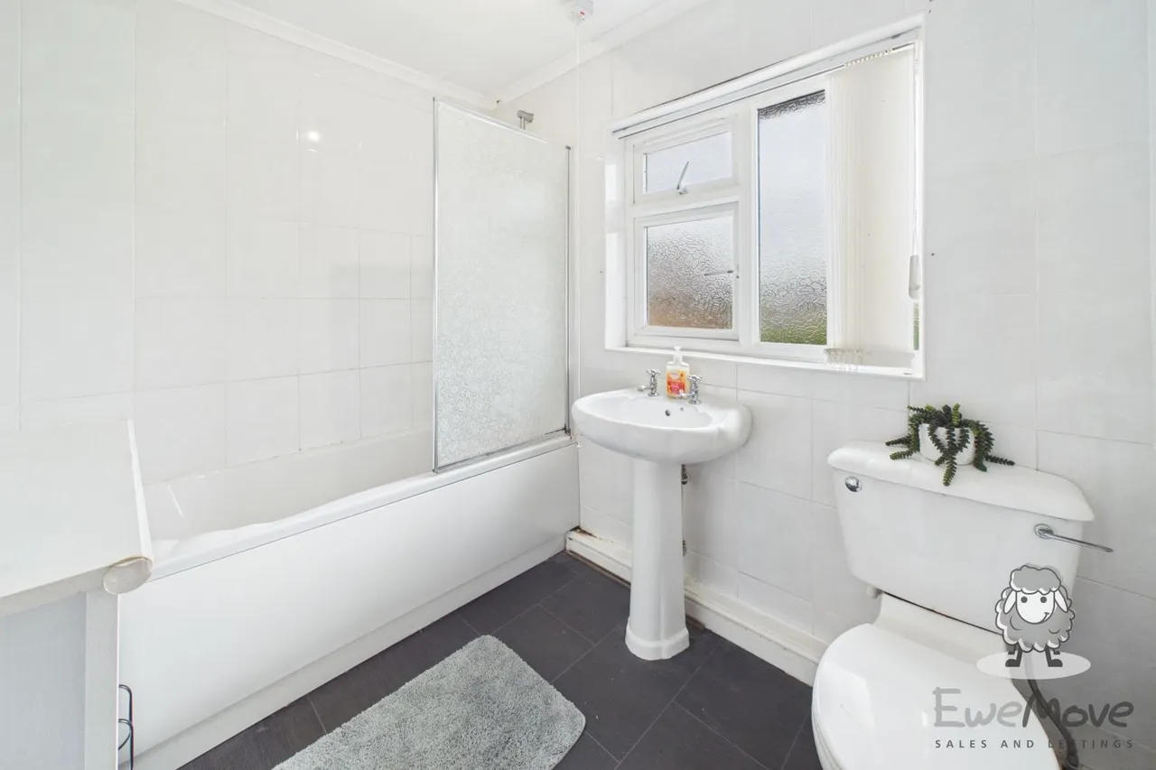 Saunders Avenue, Prescot, L35, photo 11