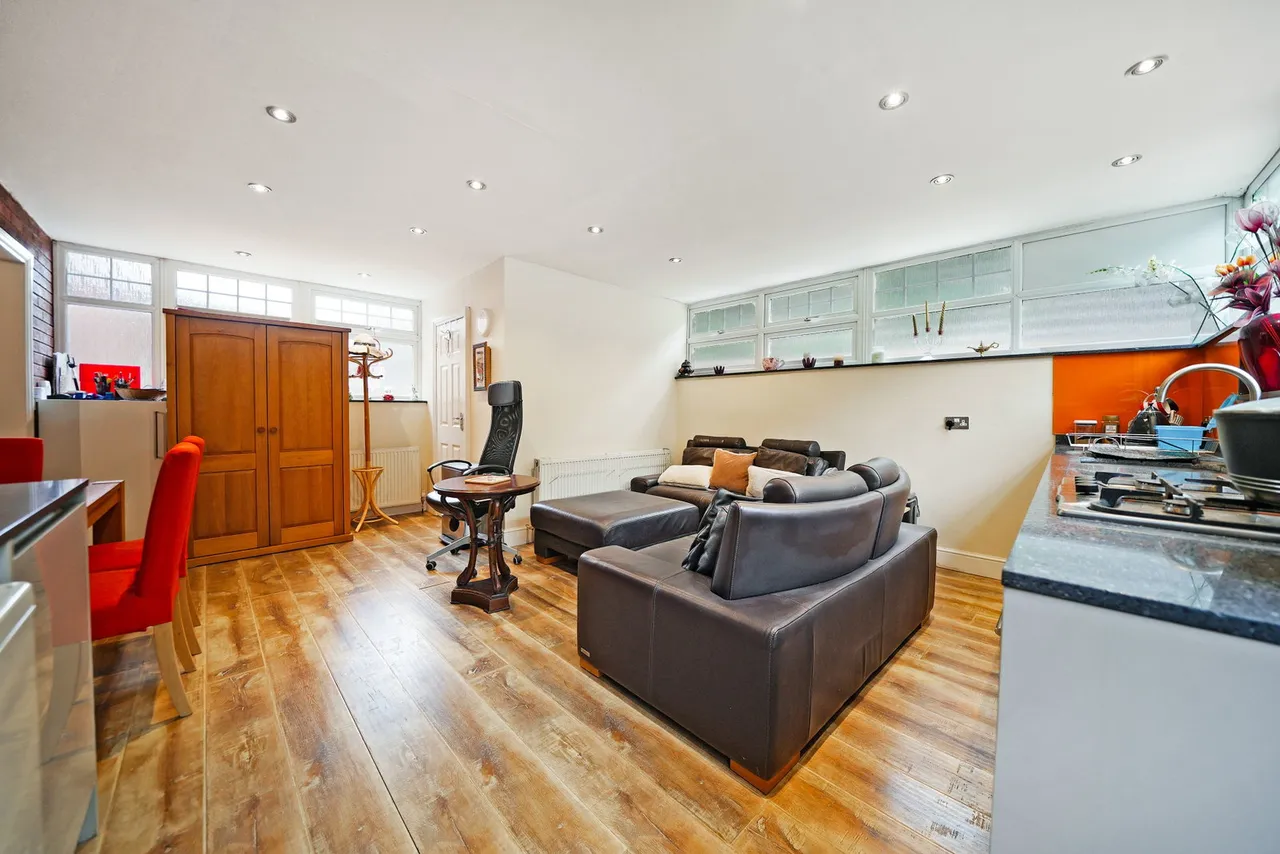 Arlington Green, Mill Hill East, NW7 1GW, photo 4