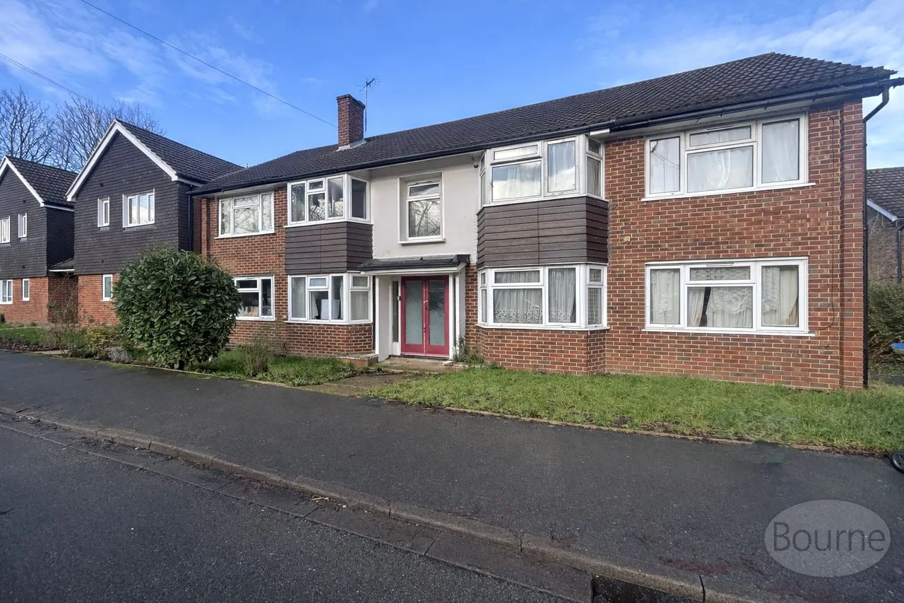 1 bed flat to rent, Lyfield, Oxshott, KT22