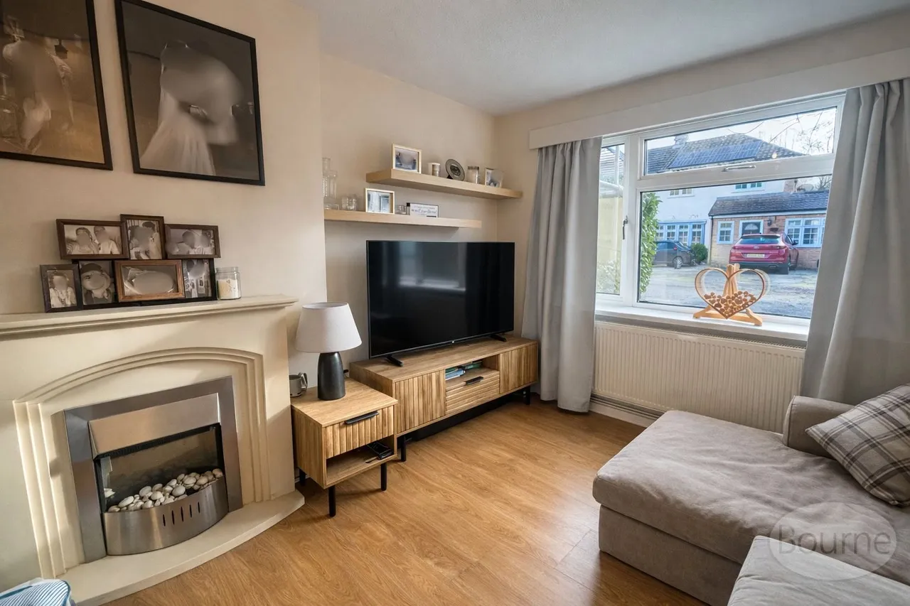 Lyfield, Oxshott, KT22, photo 2