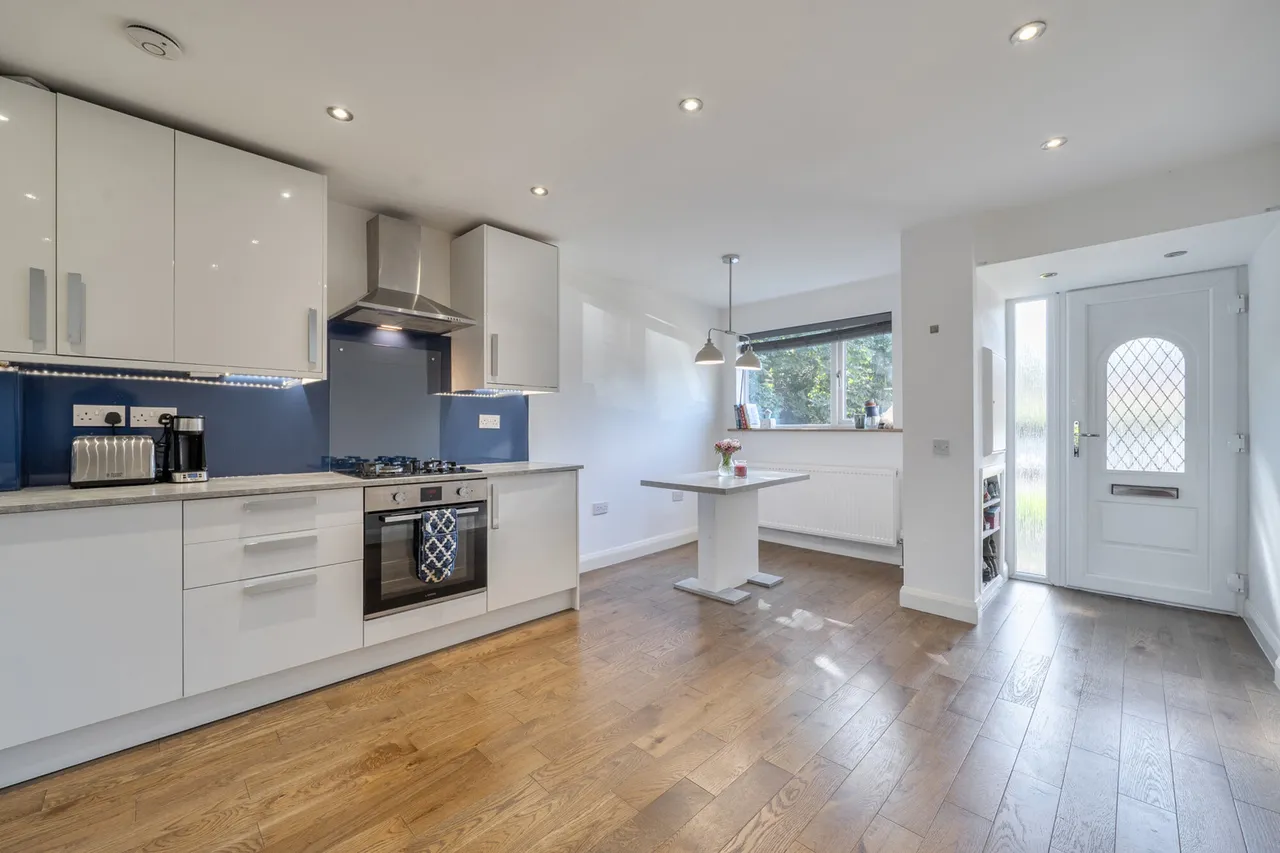 Maycock Grove, Northwood, HA6, photo 2