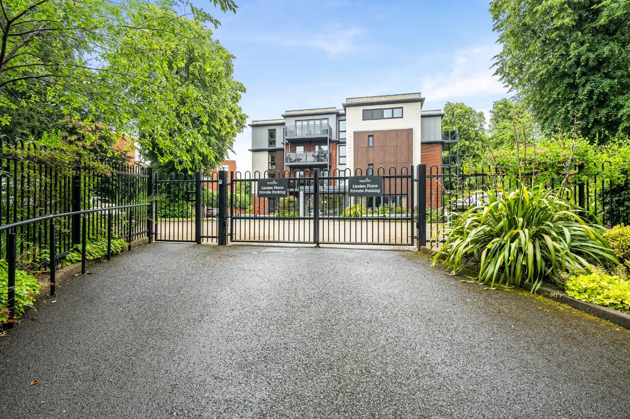 2 bed flat for sale, Hampton Lane, Solihull, B91