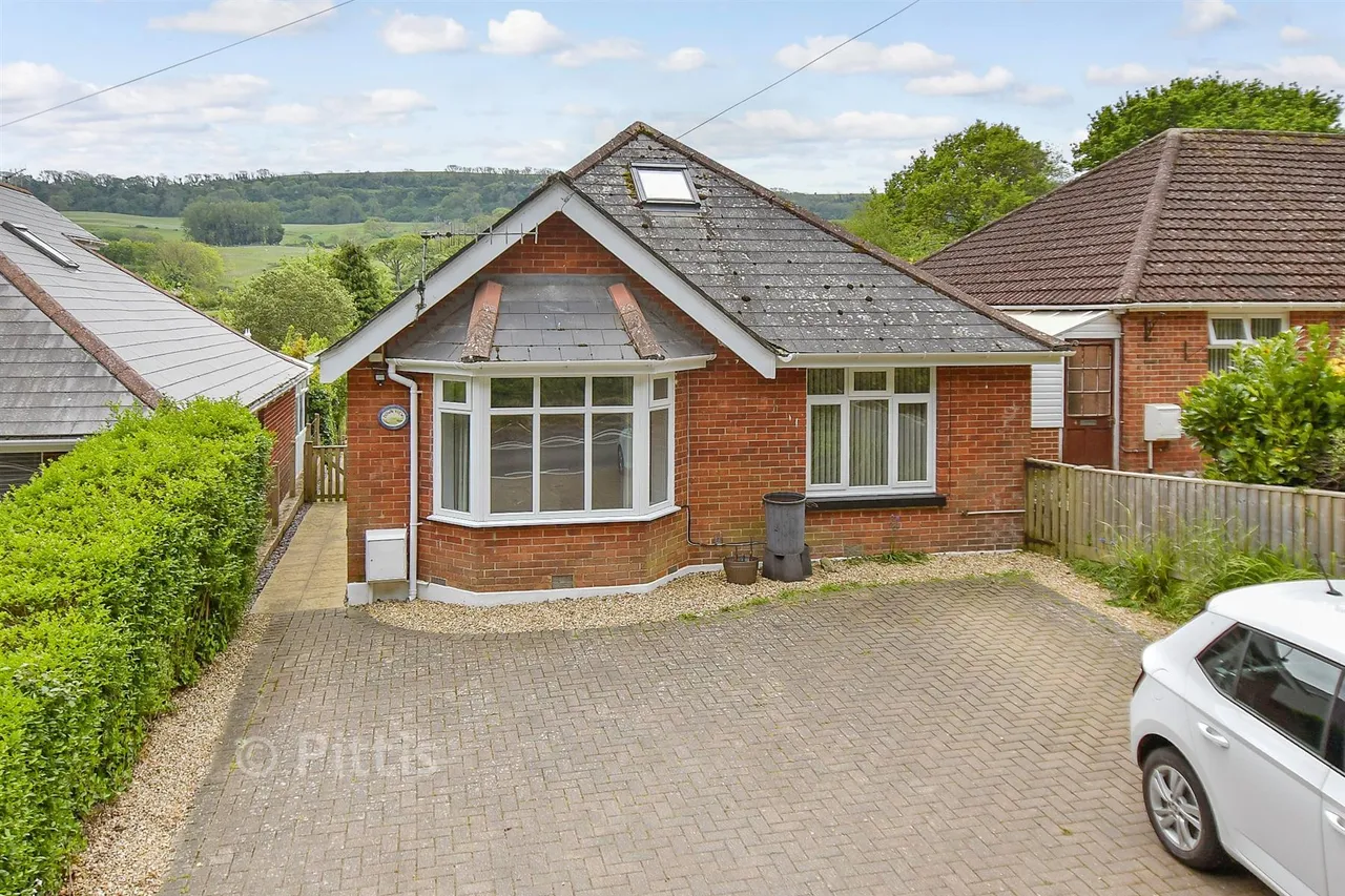 4 bed chalet for sale, Cliff Bridge, Shanklin, PO37