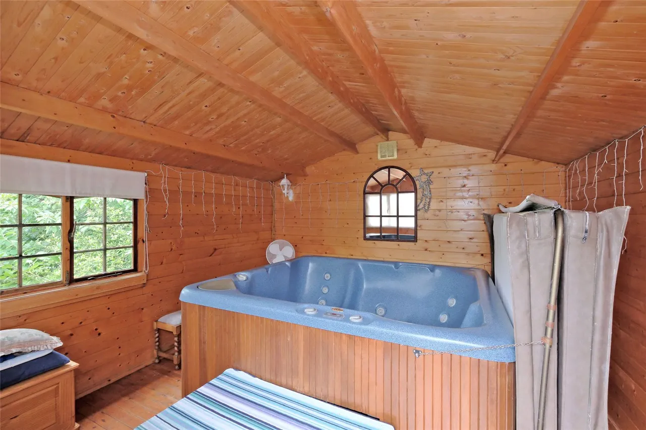 Auchmaud Cottage, Hatton, AB42, photo 22