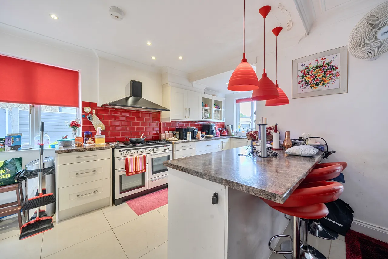 28 Elms Road, Harrow, photo 2
