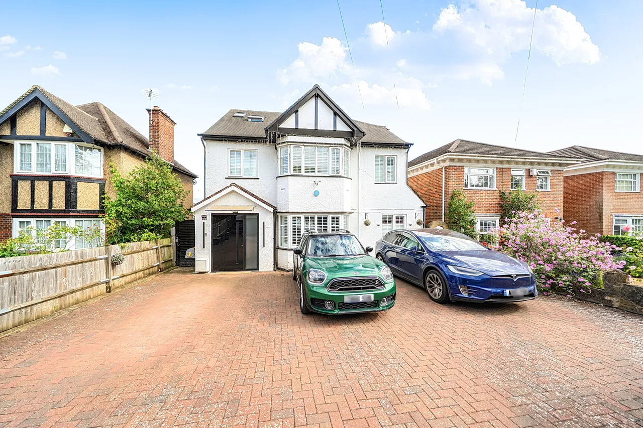 6 bed house for sale — 28 Elms Road, Harrow
