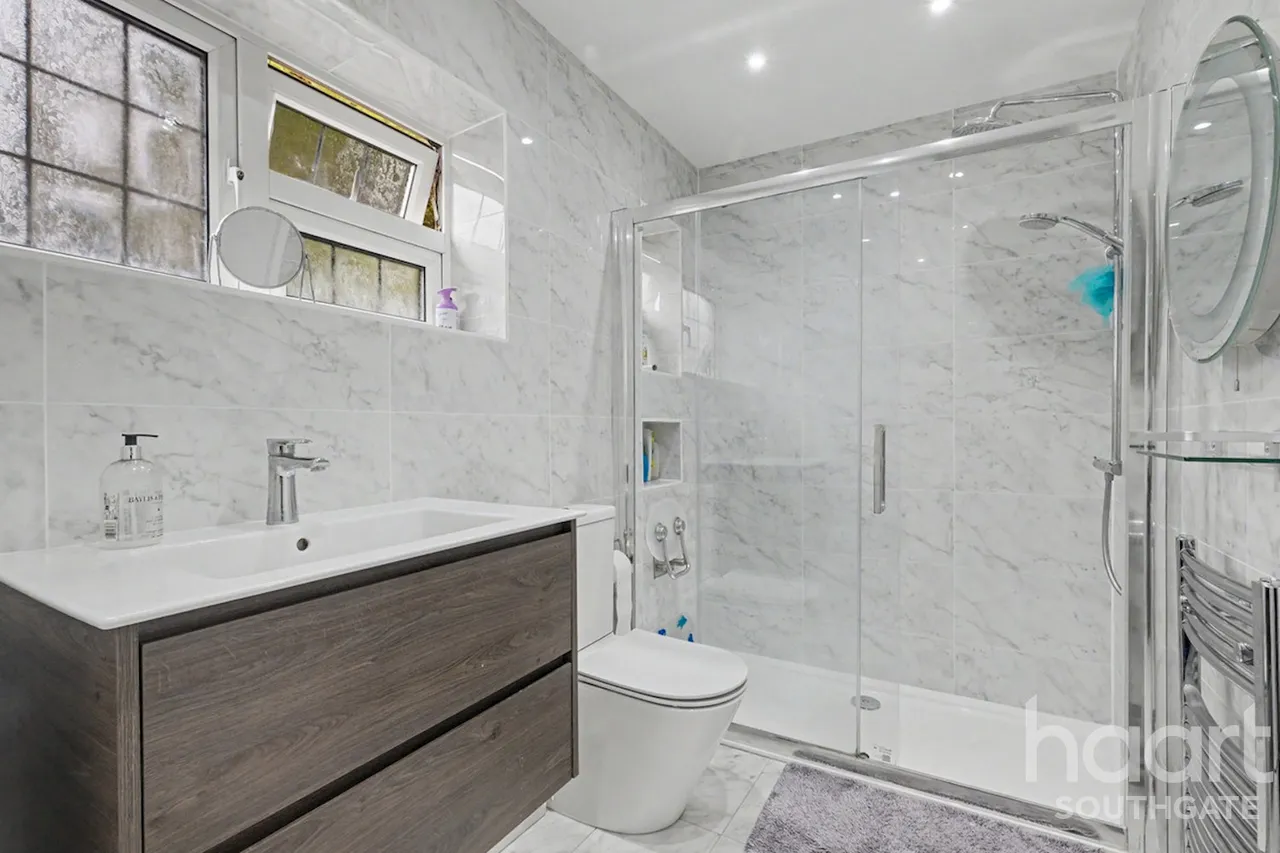 Rowantree Road, Enfield, EN2, photo 26