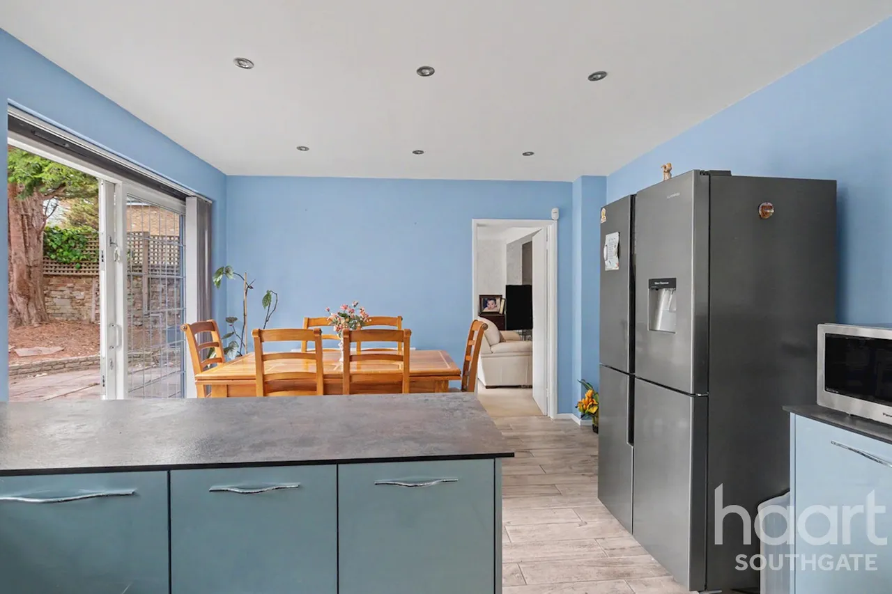 Rowantree Road, Enfield, EN2, photo 18
