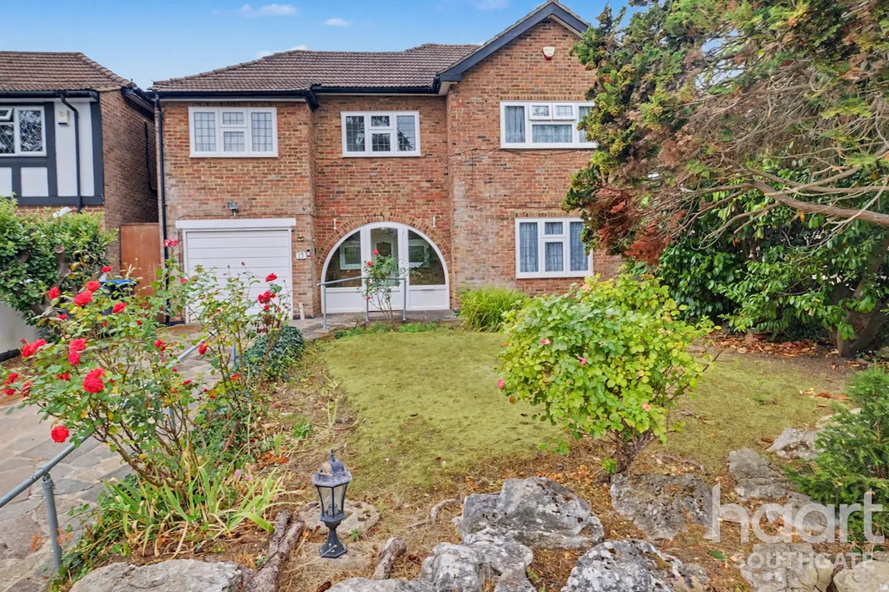 4 bed house for sale, Rowantree Road, Enfield, EN2