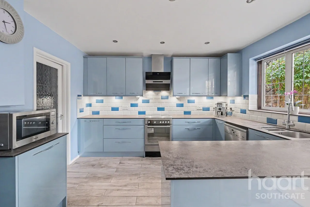 Rowantree Road, Enfield, EN2, photo 14