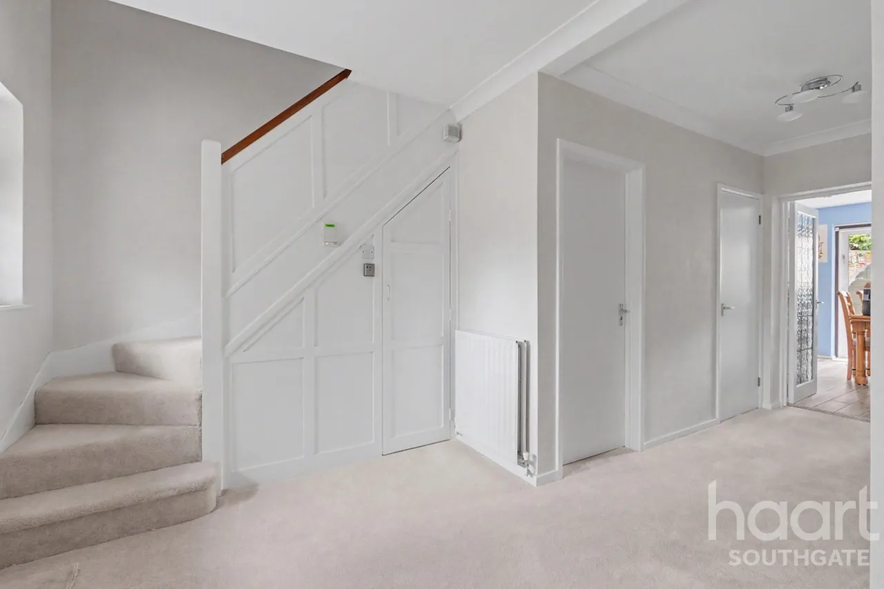 Rowantree Road, Enfield, EN2, photo 12
