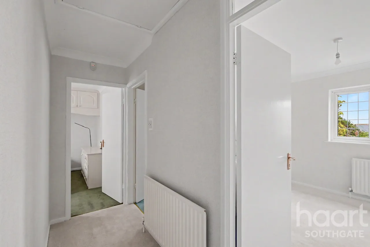 Rowantree Road, Enfield, EN2, photo 33