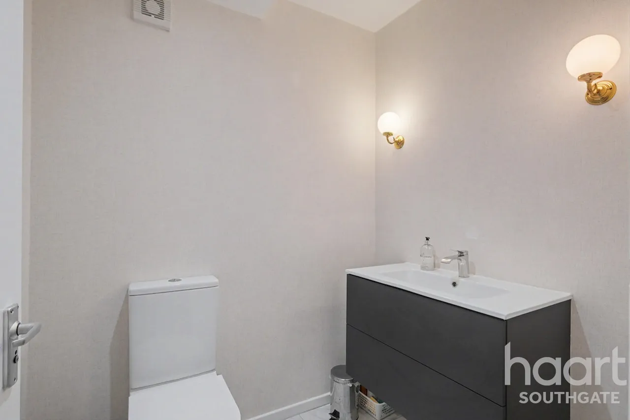 Rowantree Road, Enfield, EN2, photo 13