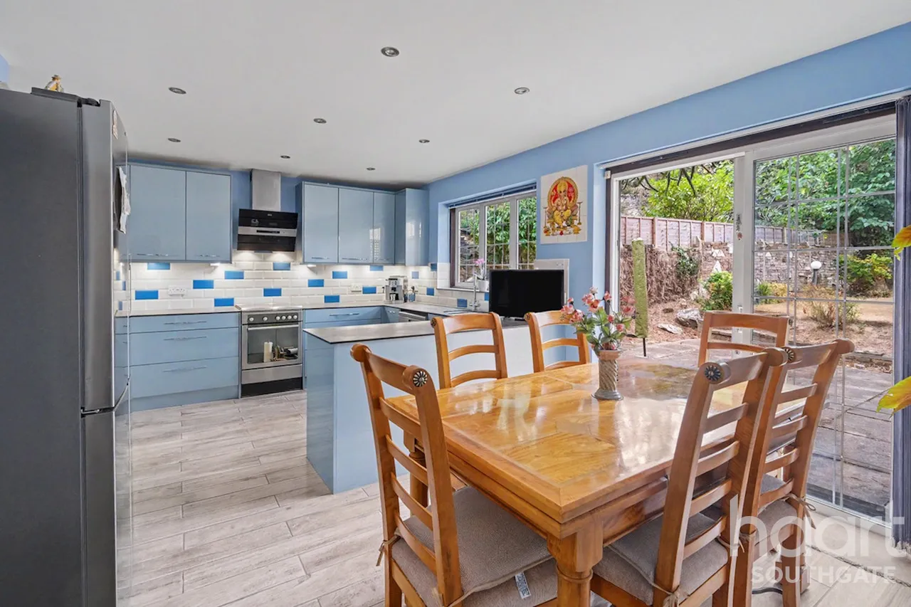 Rowantree Road, Enfield, EN2, photo 17