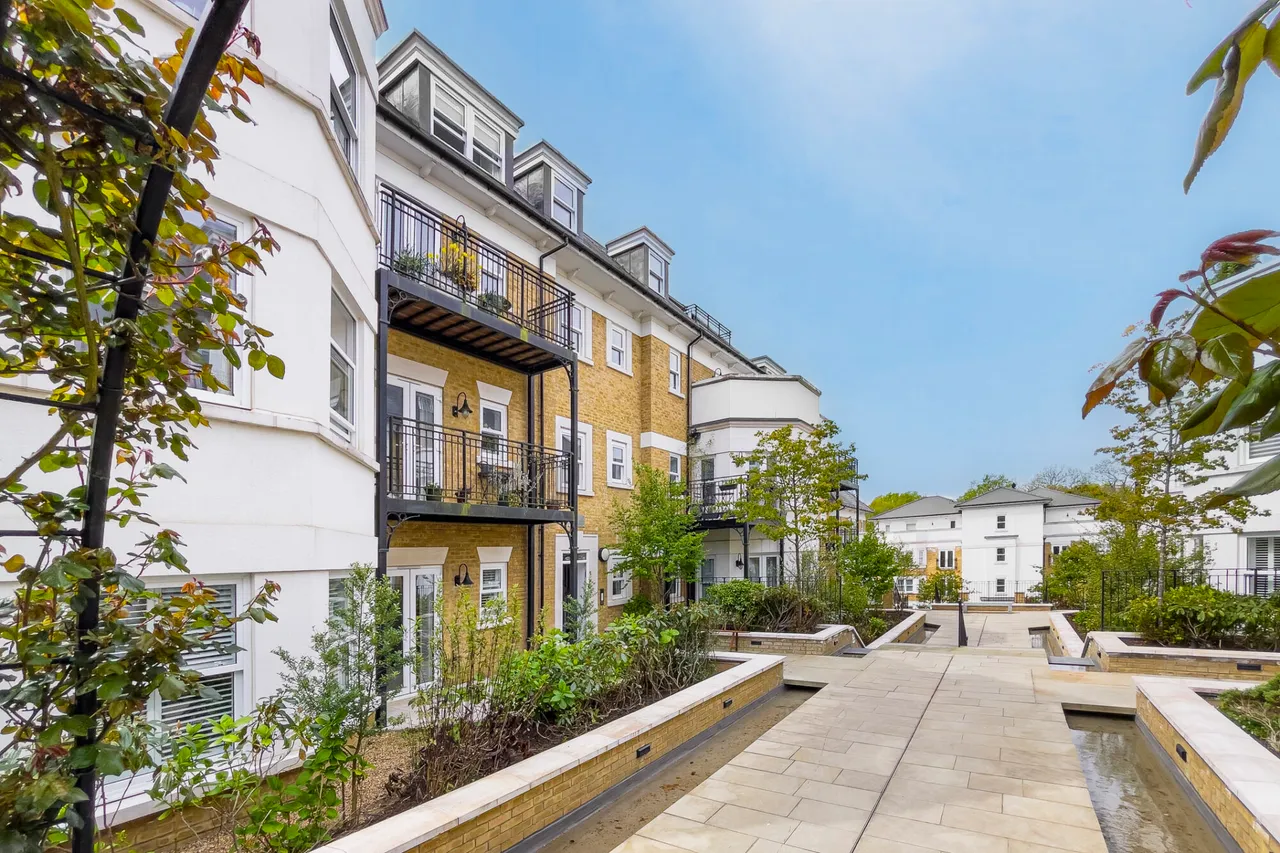 2 bed flat for sale — Royal Wells Park, Tunbridge Wells, Kent, TN4 8FH