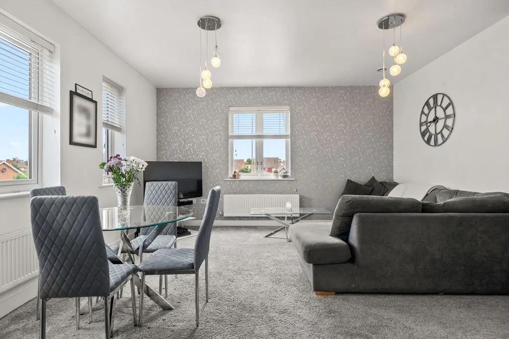 Nettlefold Place, Sunbury-On-Thames TW16 6BD, photo 3