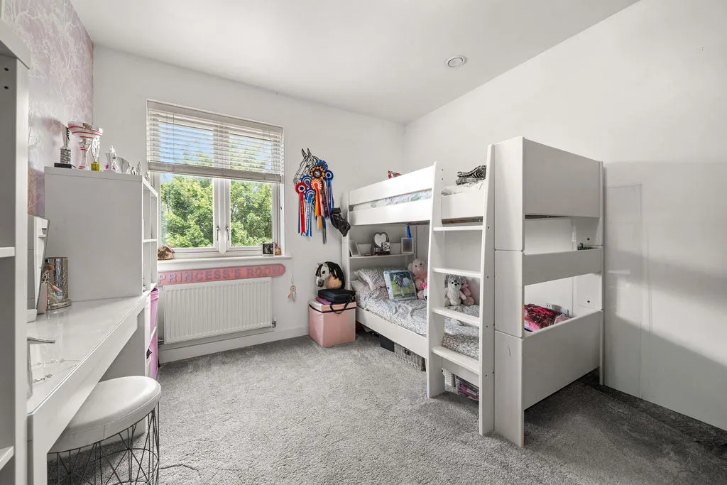 Nettlefold Place, Sunbury-On-Thames TW16 6BD, photo 6