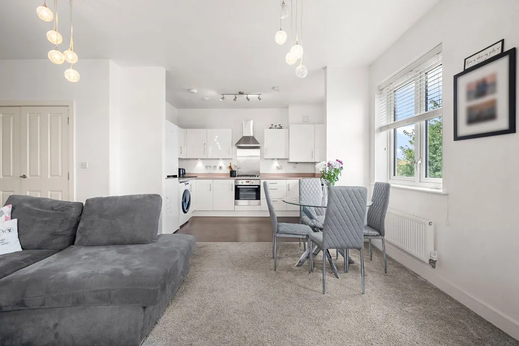 Nettlefold Place, Sunbury-On-Thames TW16 6BD, photo 4