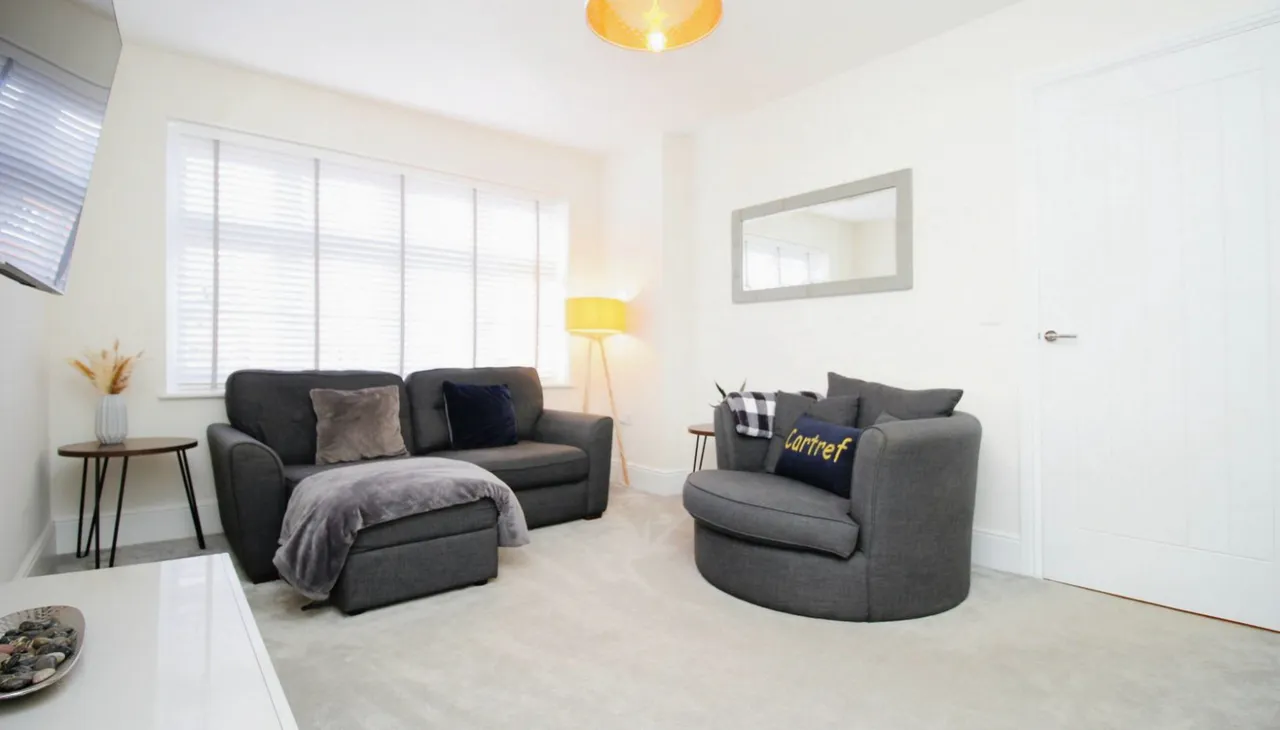 Pentrebane Drive, Cardiff, South Glamorgan, photo 7