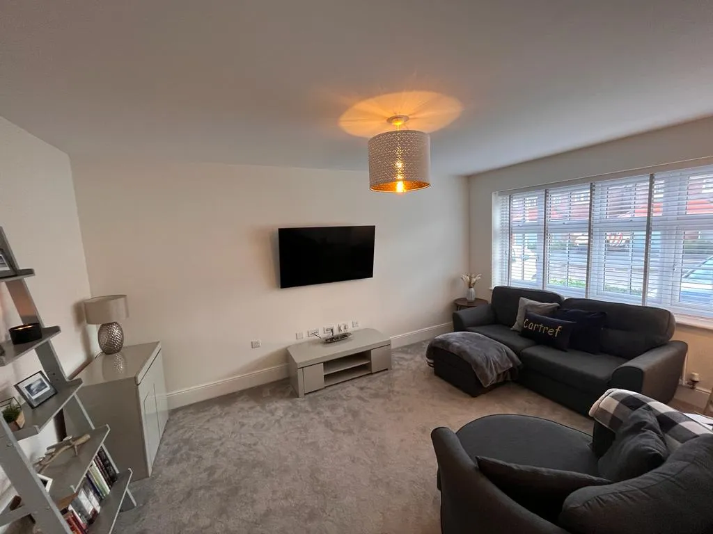 Pentrebane Drive, Cardiff, South Glamorgan, photo 8