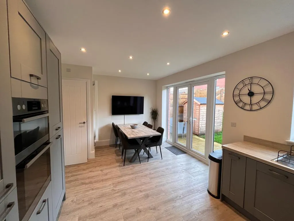 Pentrebane Drive, Cardiff, South Glamorgan, photo 5