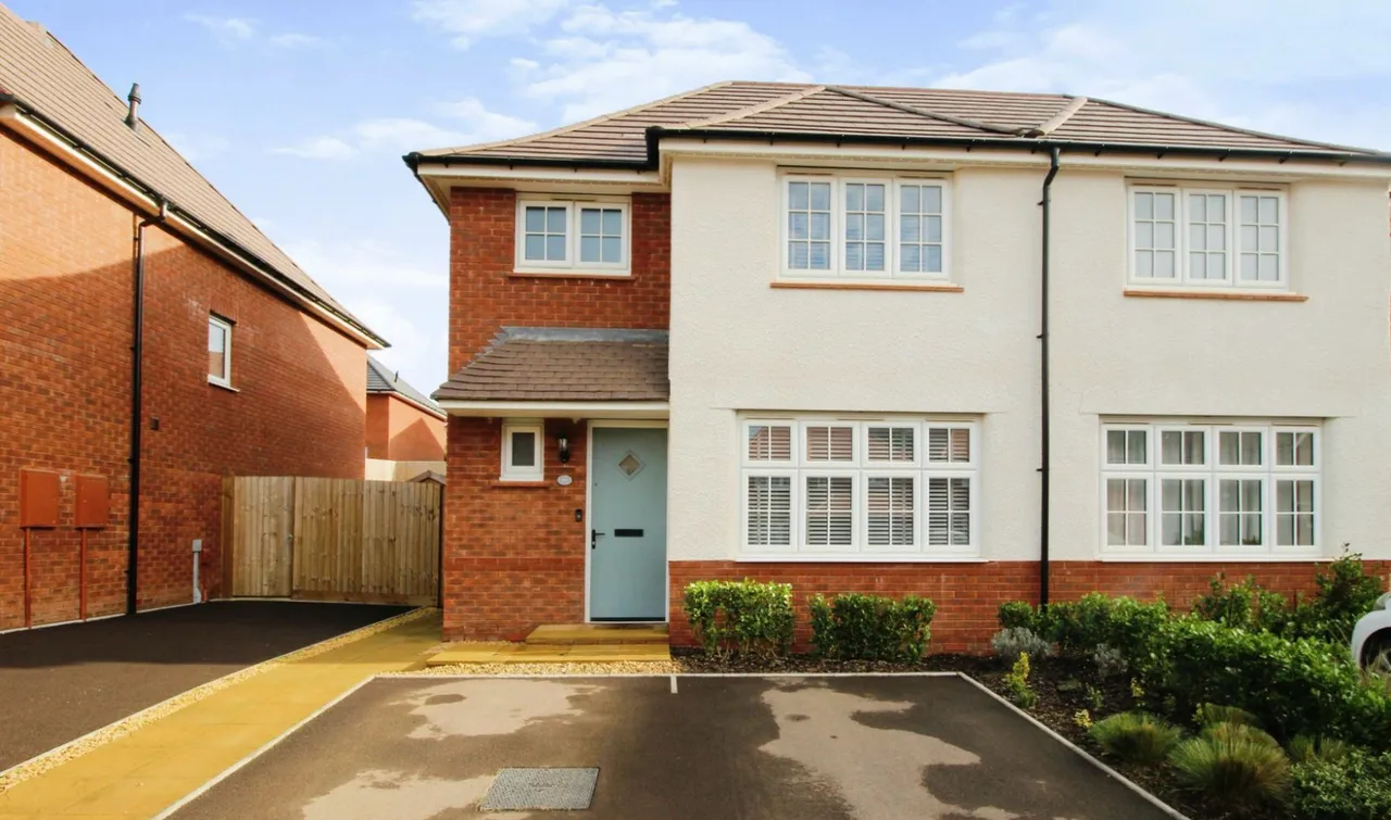 3 bed house for sale — Pentrebane Drive, Cardiff, South Glamorgan