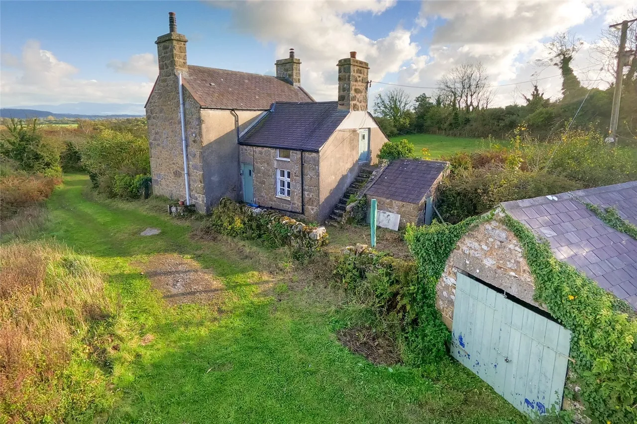 Llanbedrgoch, LL76, photo 18