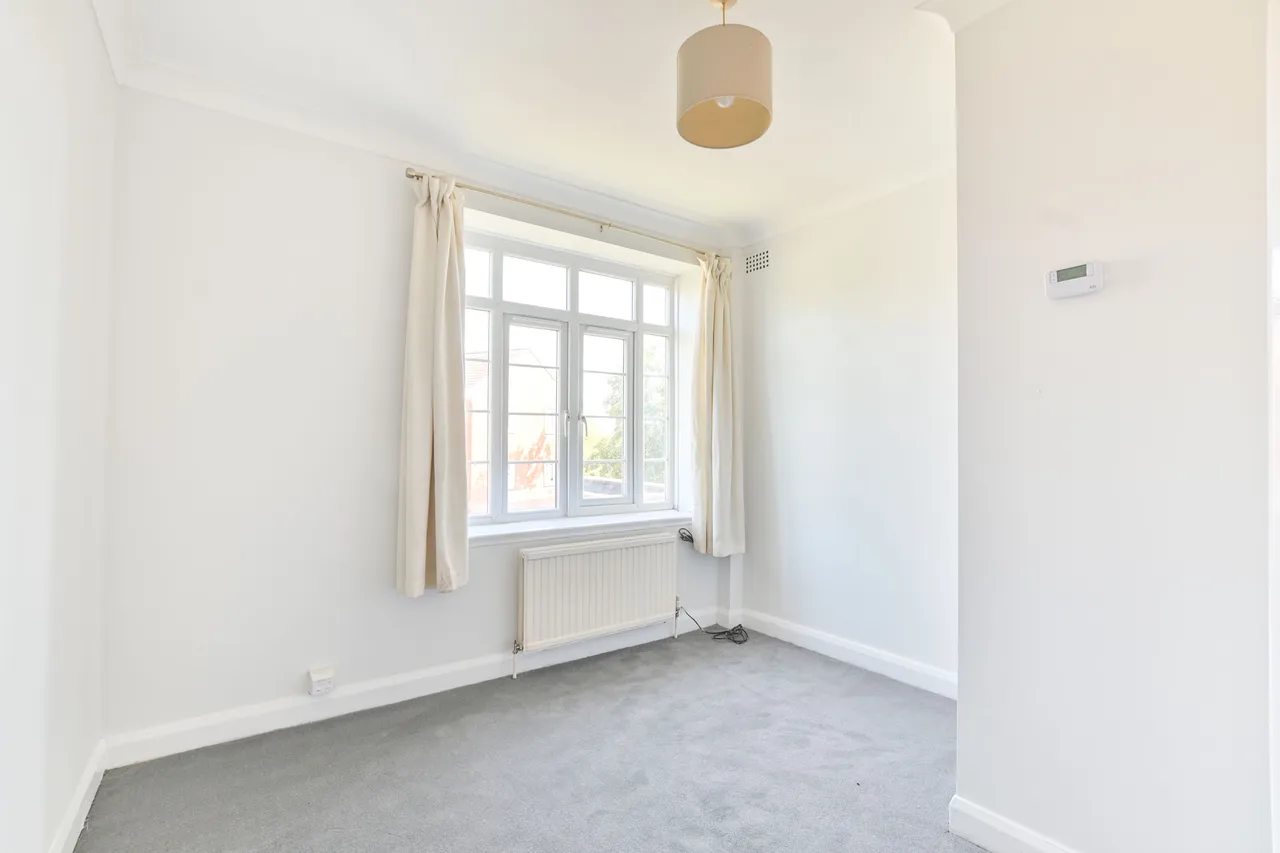 101 Carmel Court, Kings Drive, Wembley, photo 5