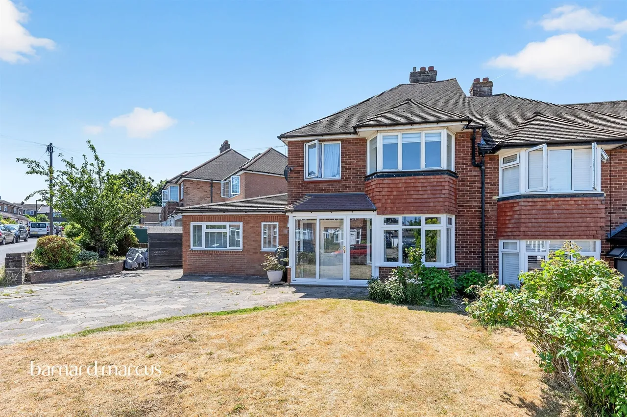 4 bed house for sale — Ferriers Way, Epsom