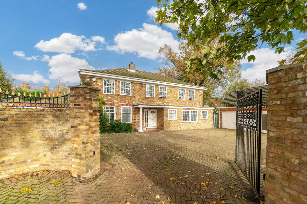 5 bed house for sale, Horton Road, Datchet, SL3