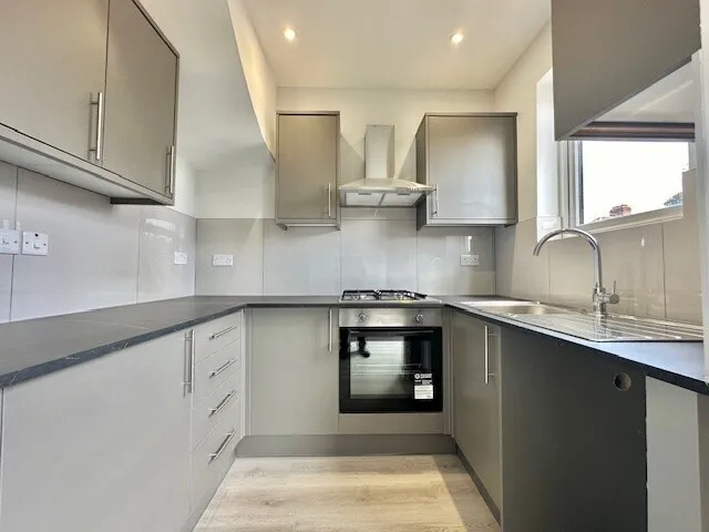 Frizlands Lane, RM10, photo 3