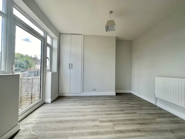 Frizlands Lane, RM10, photo 2