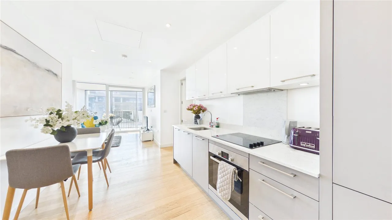1 bed flat for sale, Southwark Bridge Road, London, SE1