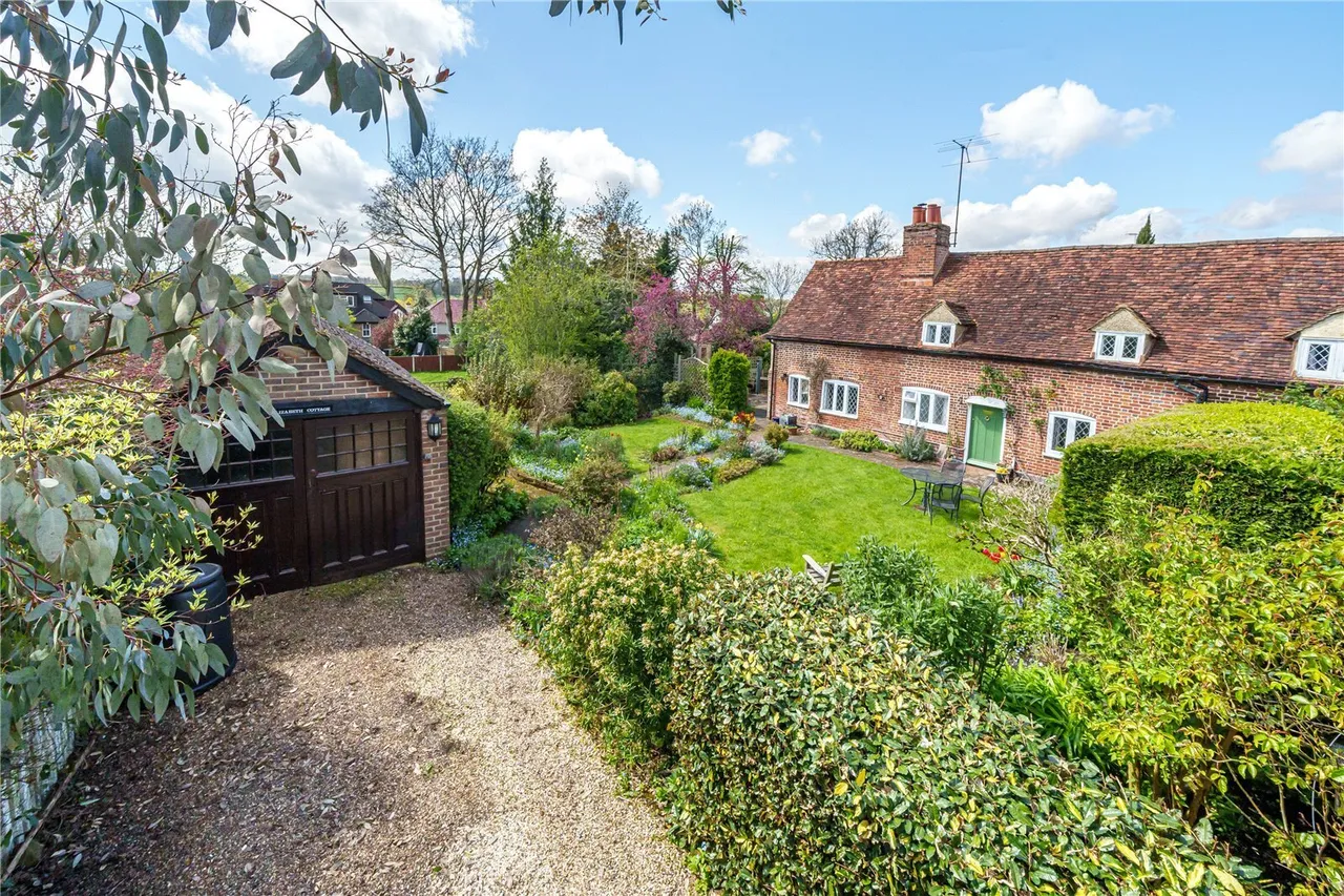 Upper Highway, Kings Langley, WD4, photo 12