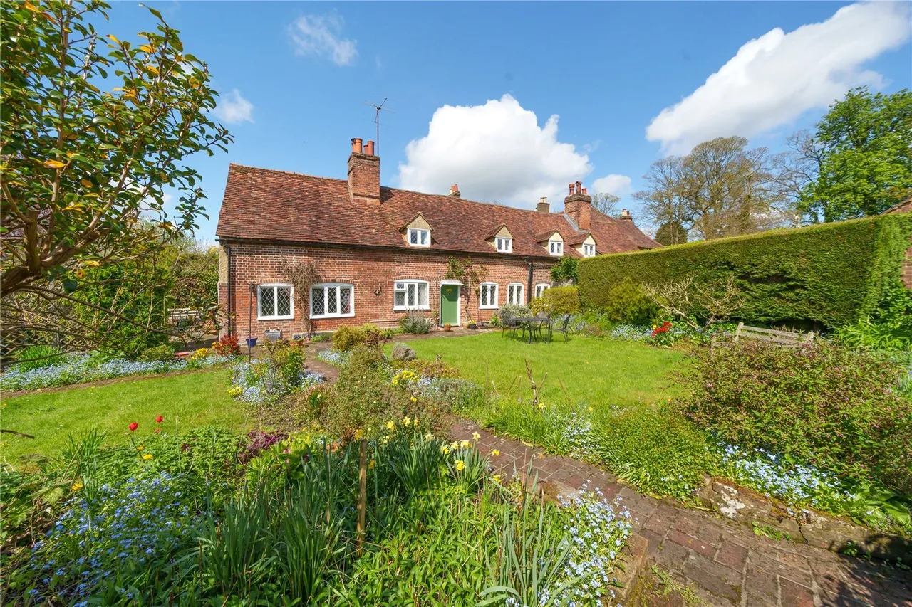 4 bed house for sale, Upper Highway, Kings Langley, WD4