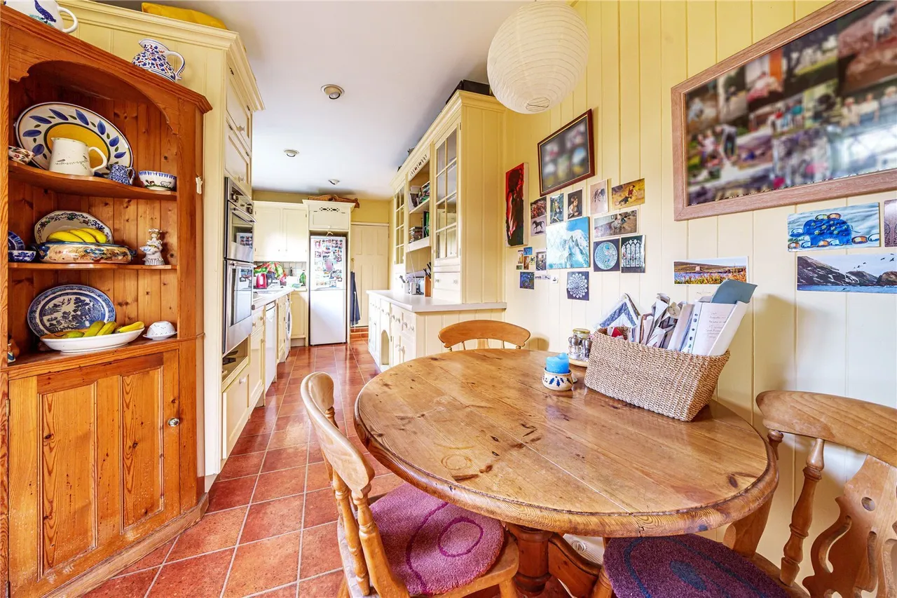 Upper Highway, Kings Langley, WD4, photo 9
