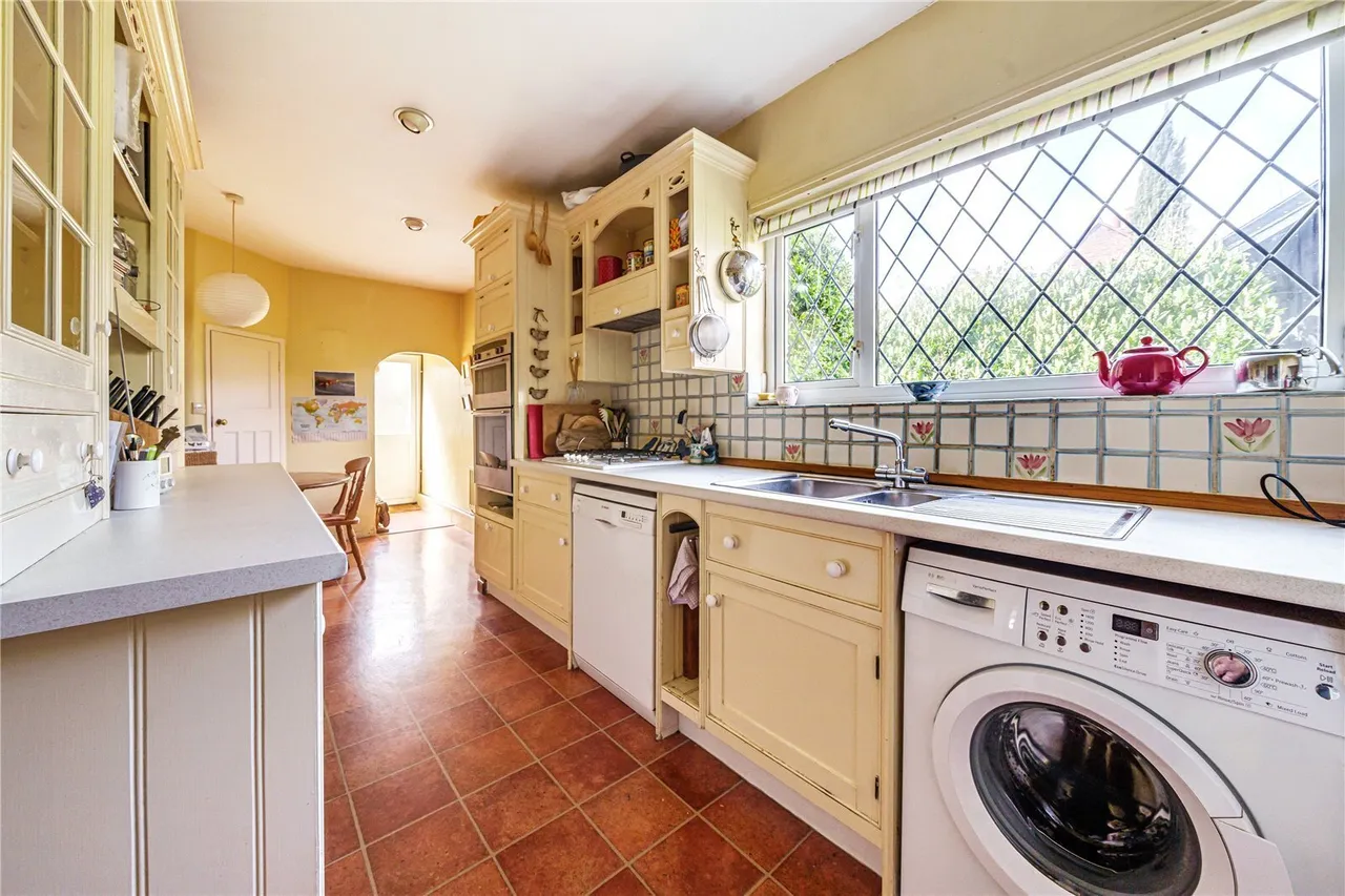 Upper Highway, Kings Langley, WD4, photo 5