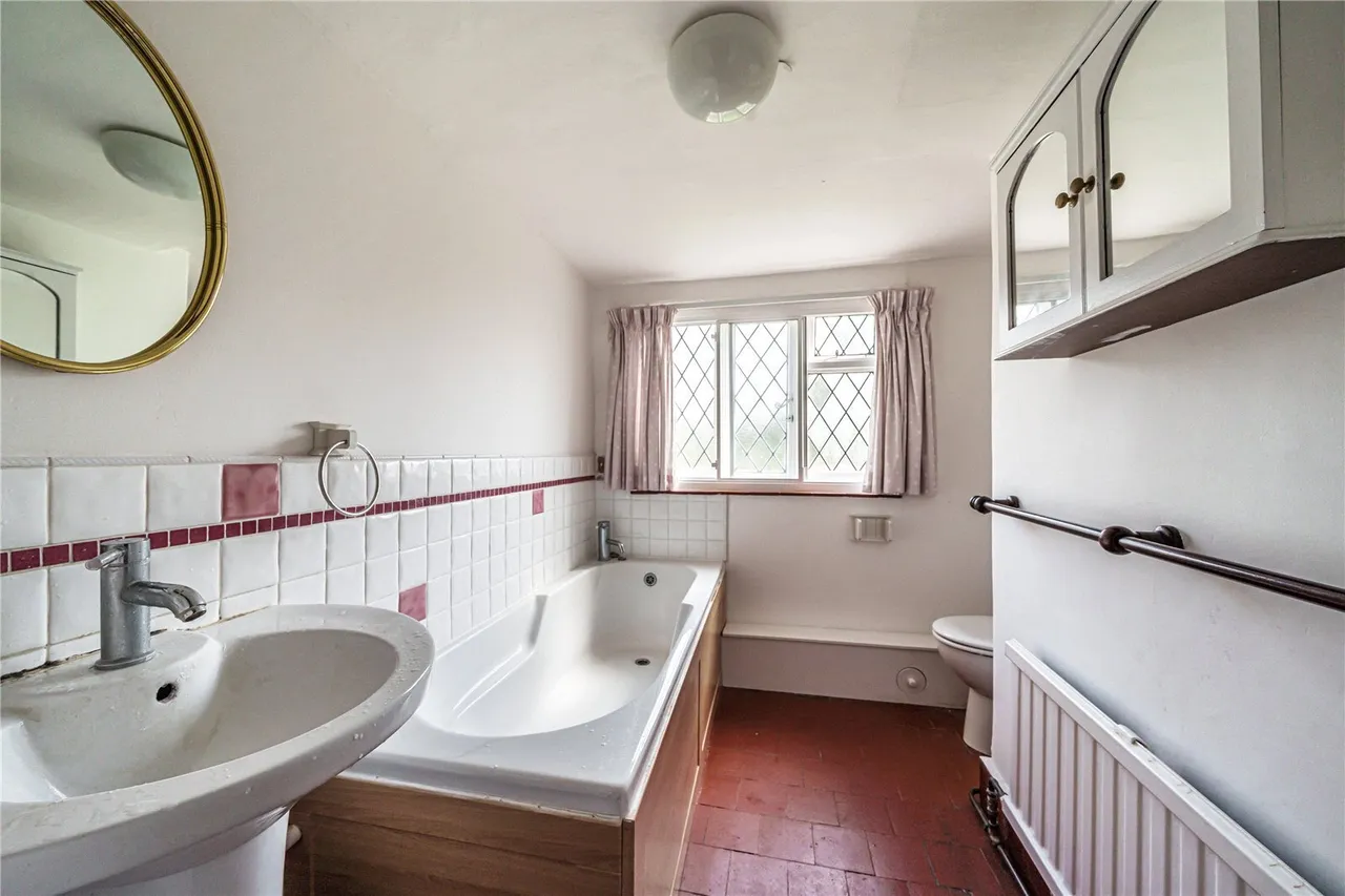 Upper Highway, Kings Langley, WD4, photo 13