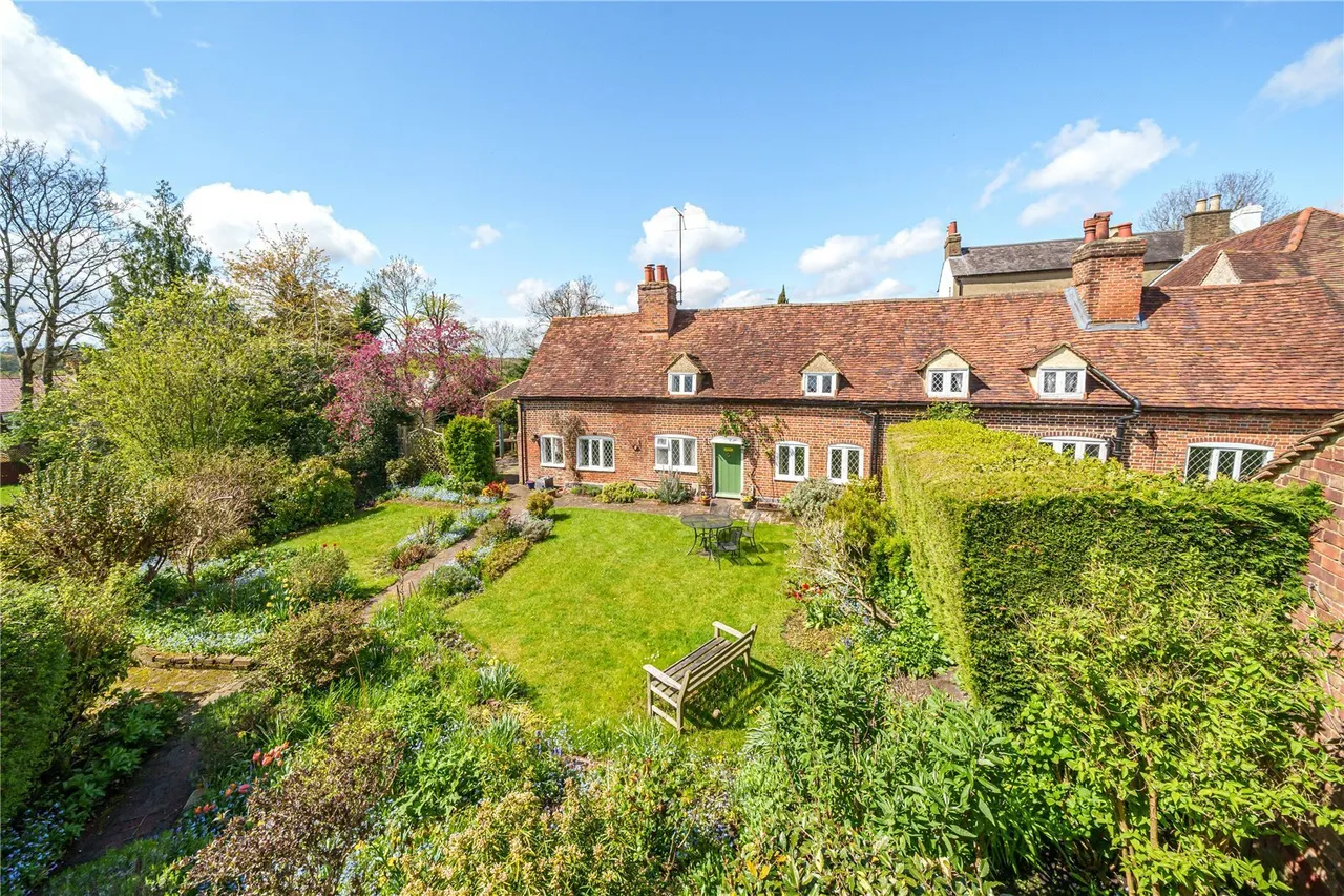 Upper Highway, Kings Langley, WD4, photo 18