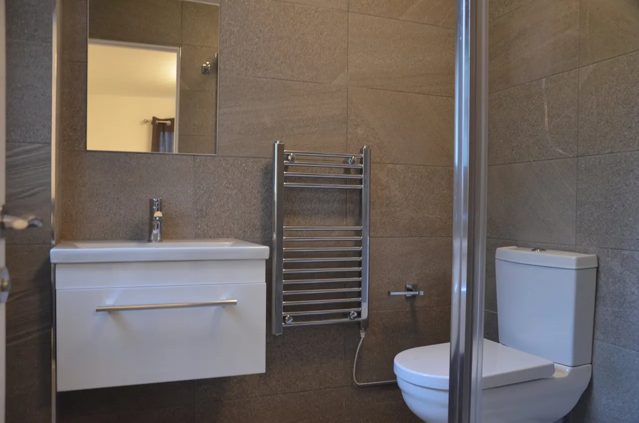 Lampton Road, Hounslow, Middlesex, TW3 4DF, photo 4